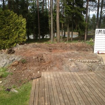 Terreng som er gravet i på siden av terrasse